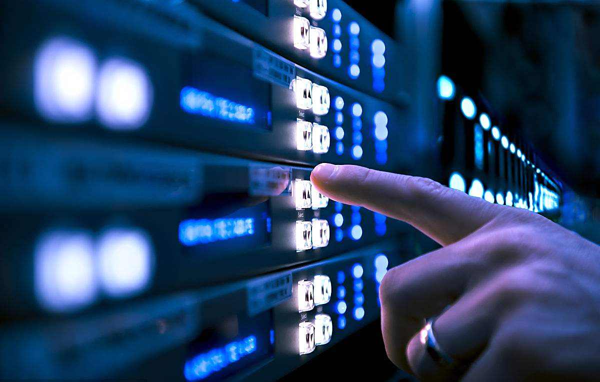 计算机专业毕业生的职业选择 为何软件开发热，硬件开发冷？